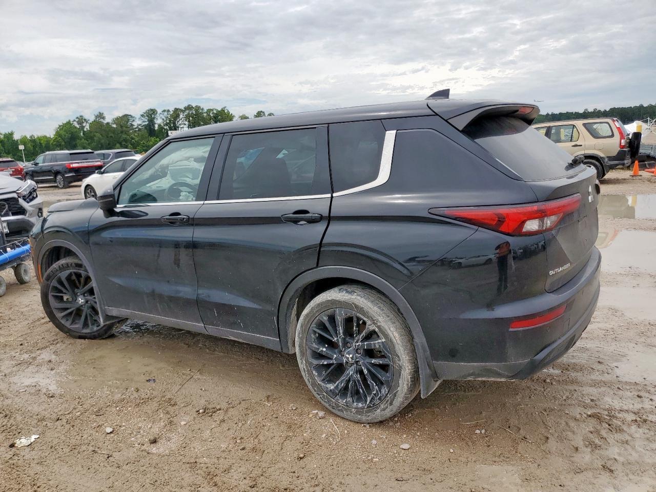 2022 Mitsubishi Outlander Se - Фото 2