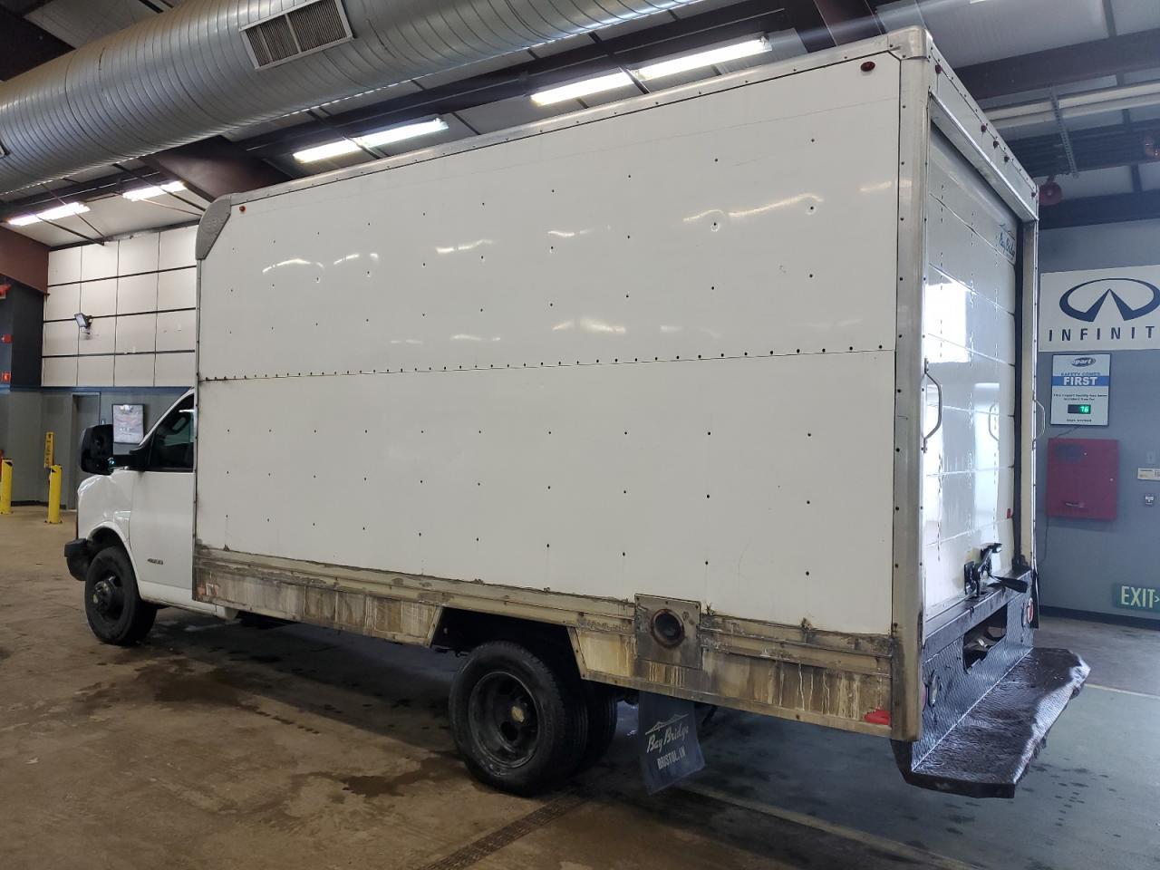 2016 Chevrolet Express G4500 - Image 2