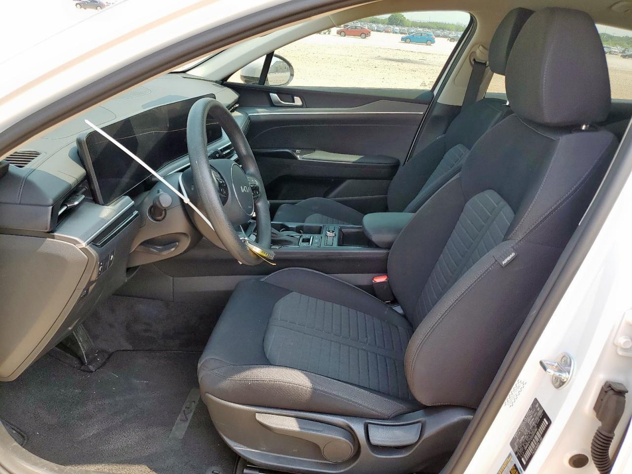 2025 Kia K5 Lxs - Image 7