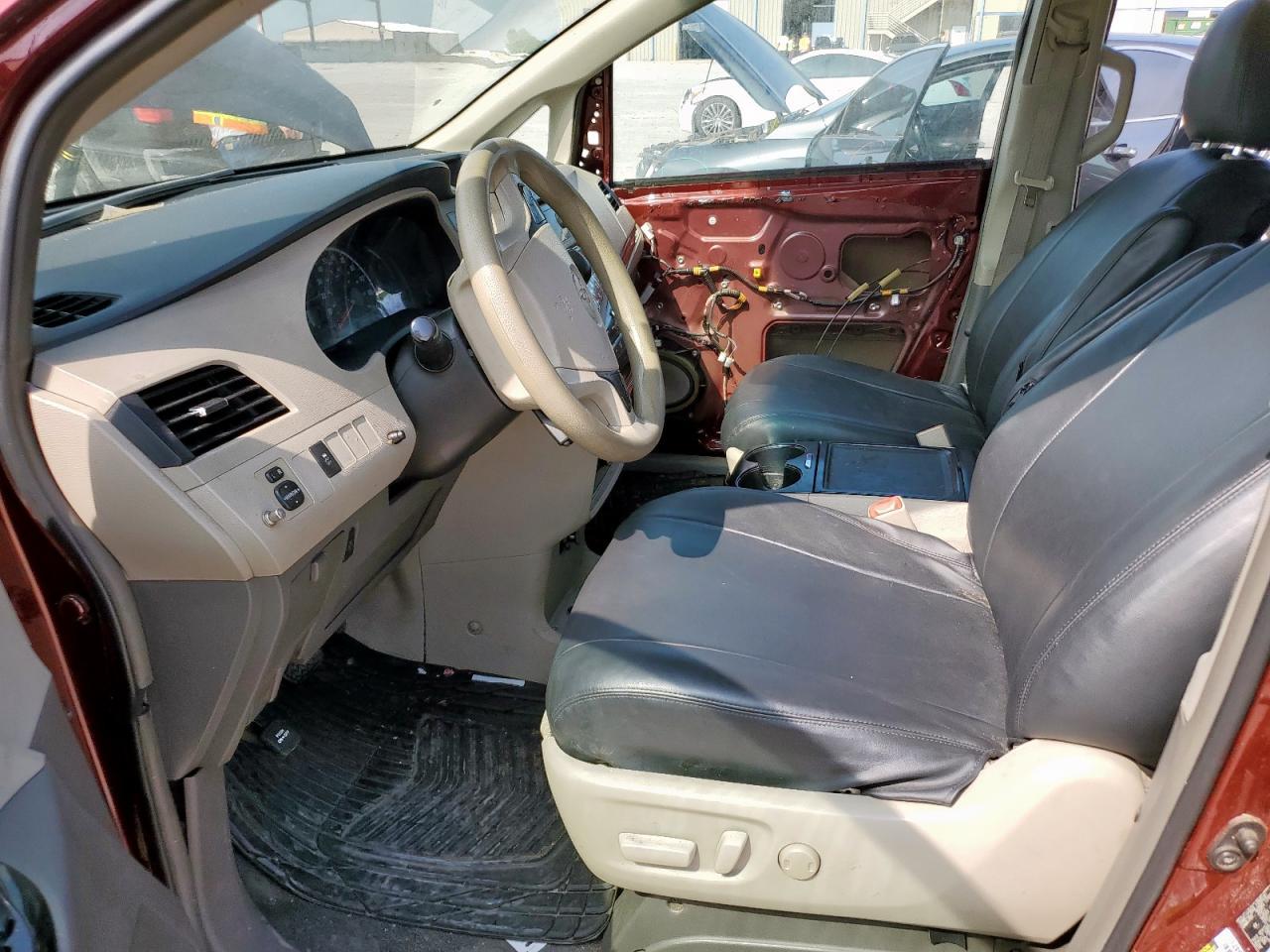 2014 Toyota Sienna Le - Фото 7