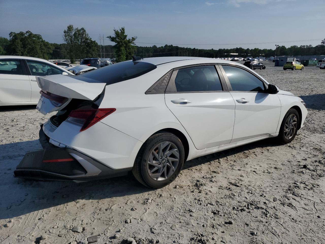 2024 Hyundai Elantra Sel - Image 3