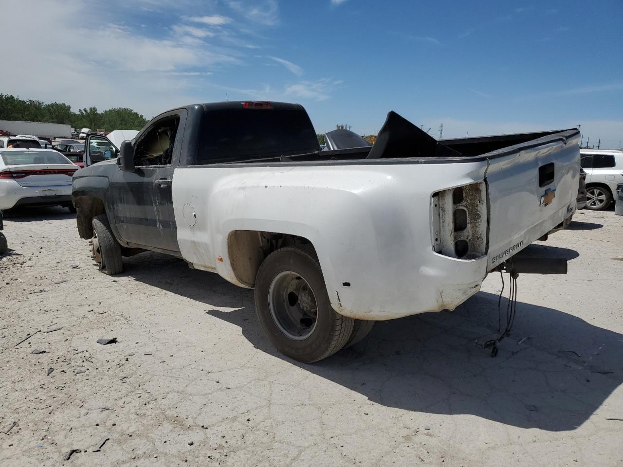 2018 Chevrolet Silverado K3500 - Фото 2