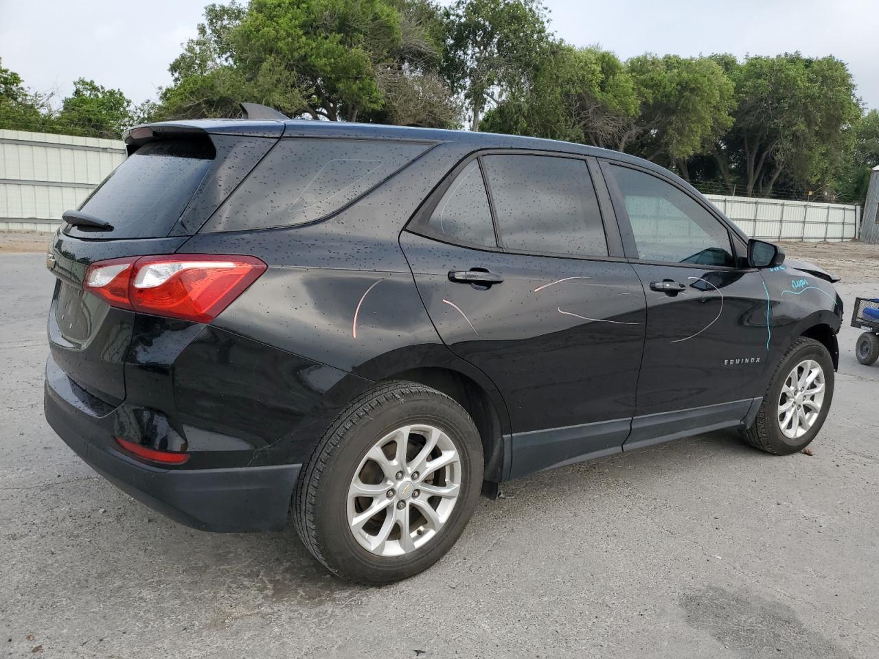 2020 Chevrolet Equinox Ls - Фото 3