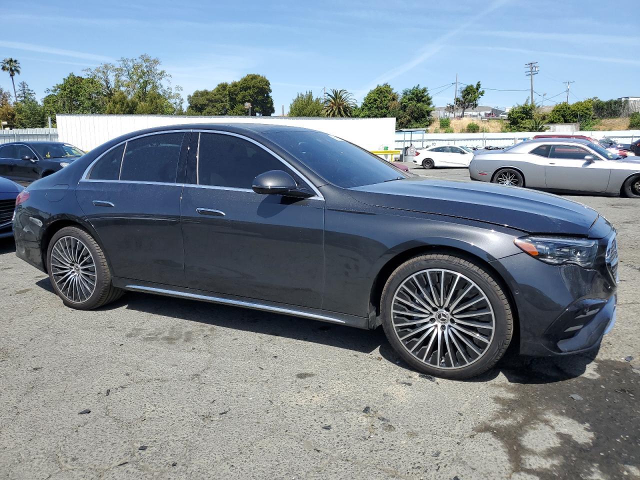 2025 Mercedes-Benz E 350 - Фото 4