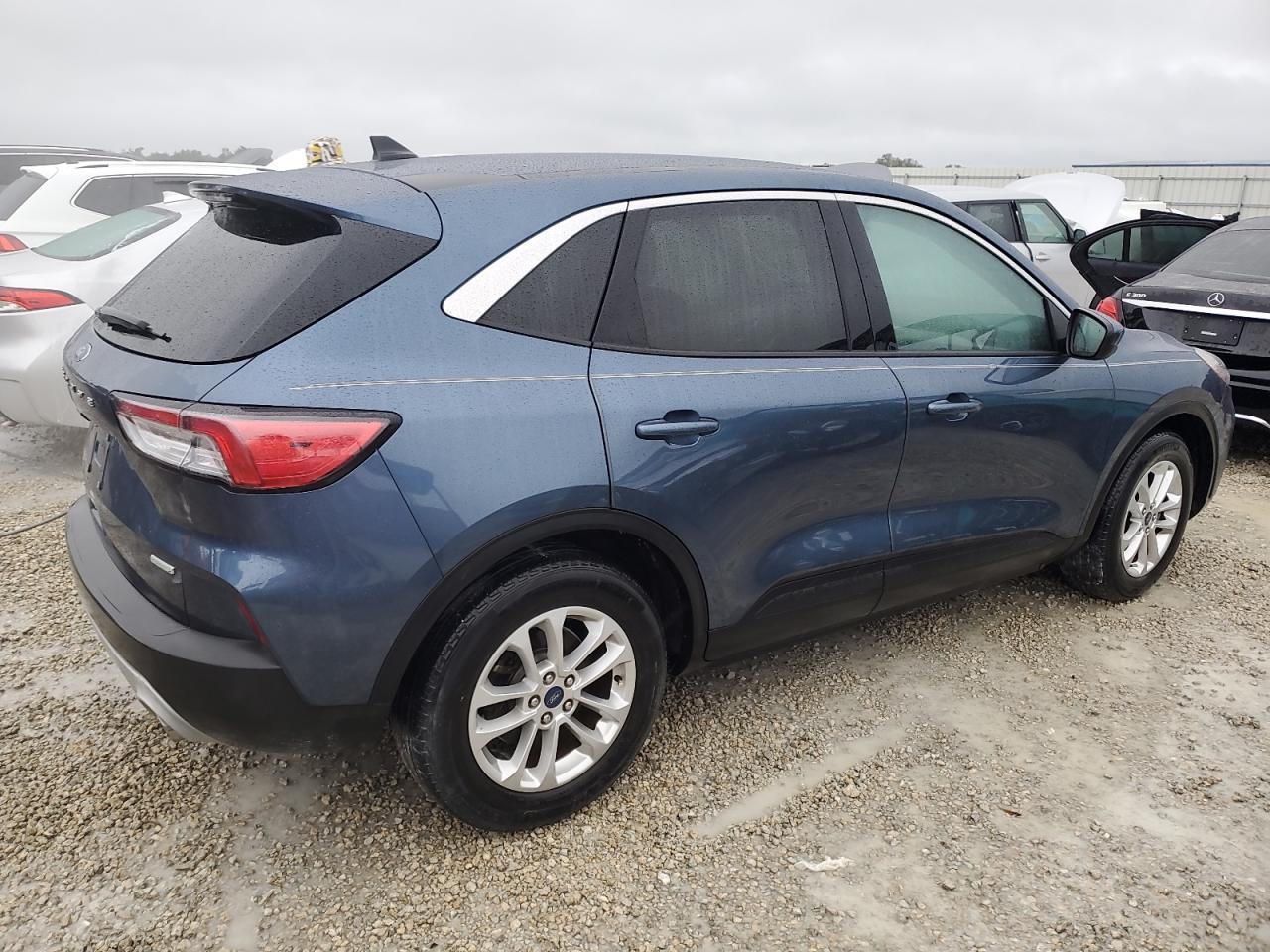 2020 Ford Escape Se - Фото 3