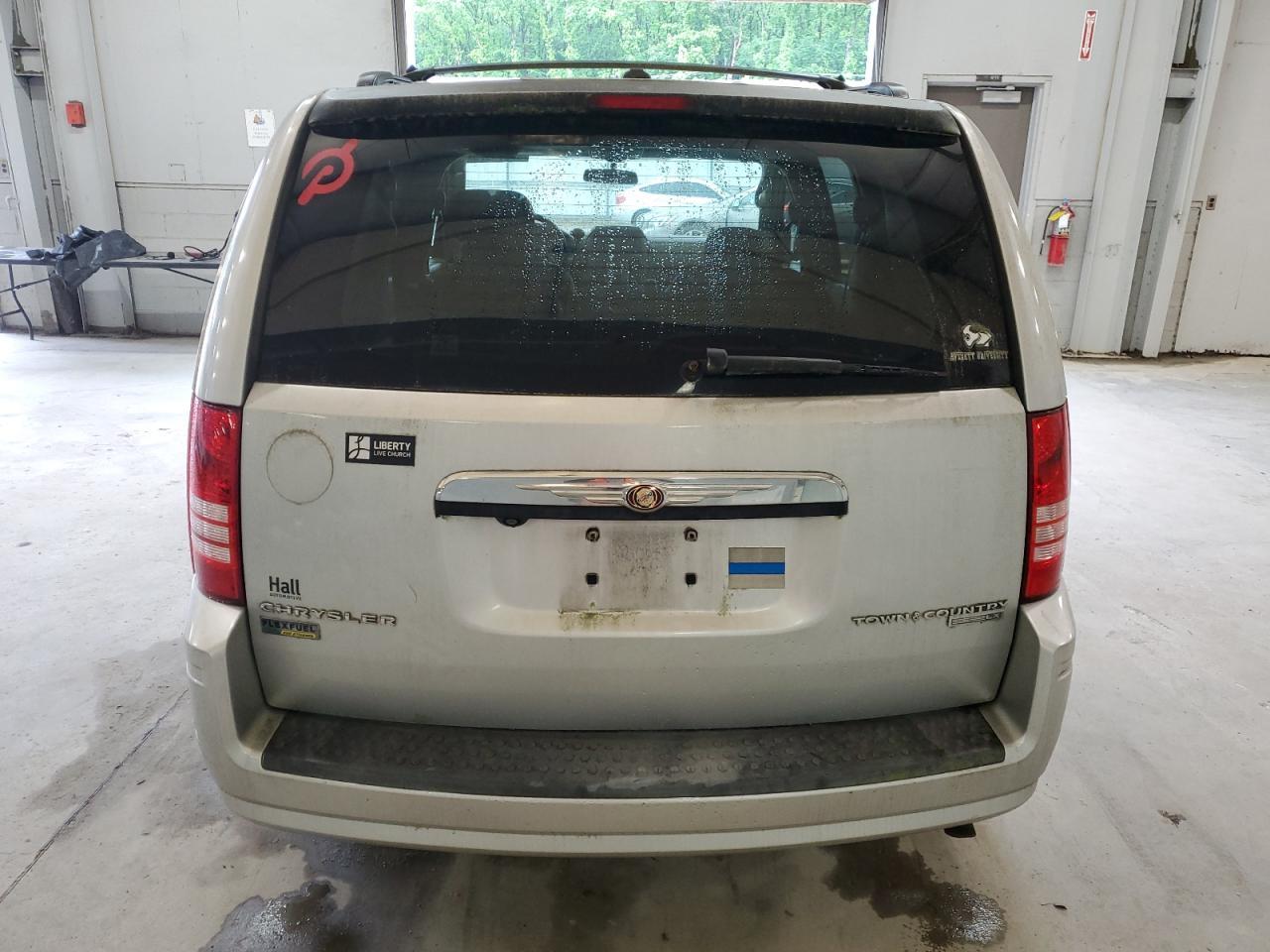 2009 Chrysler Town & Country Lx - Image 6
