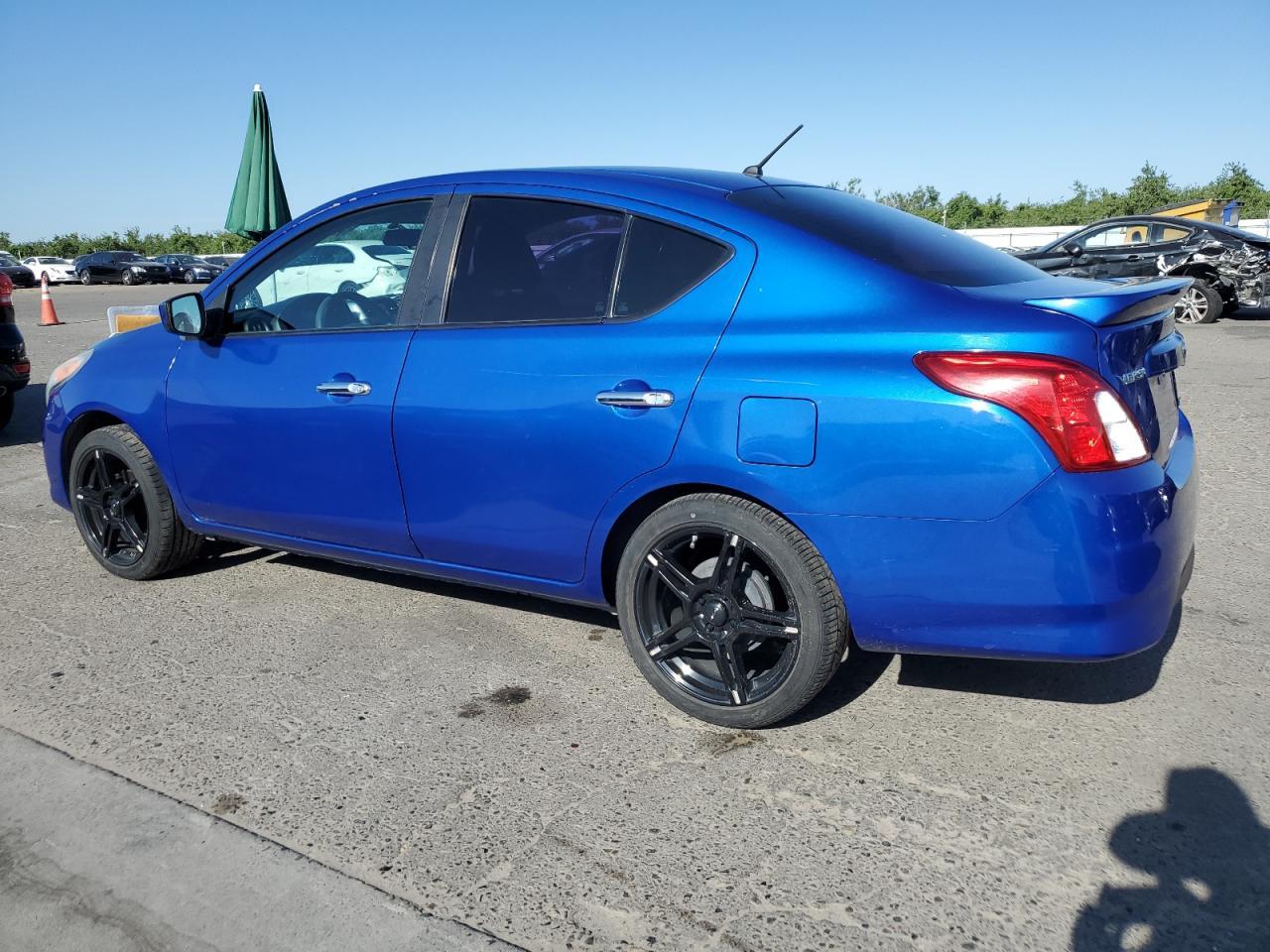 2016 Nissan Versa S - Фото 2