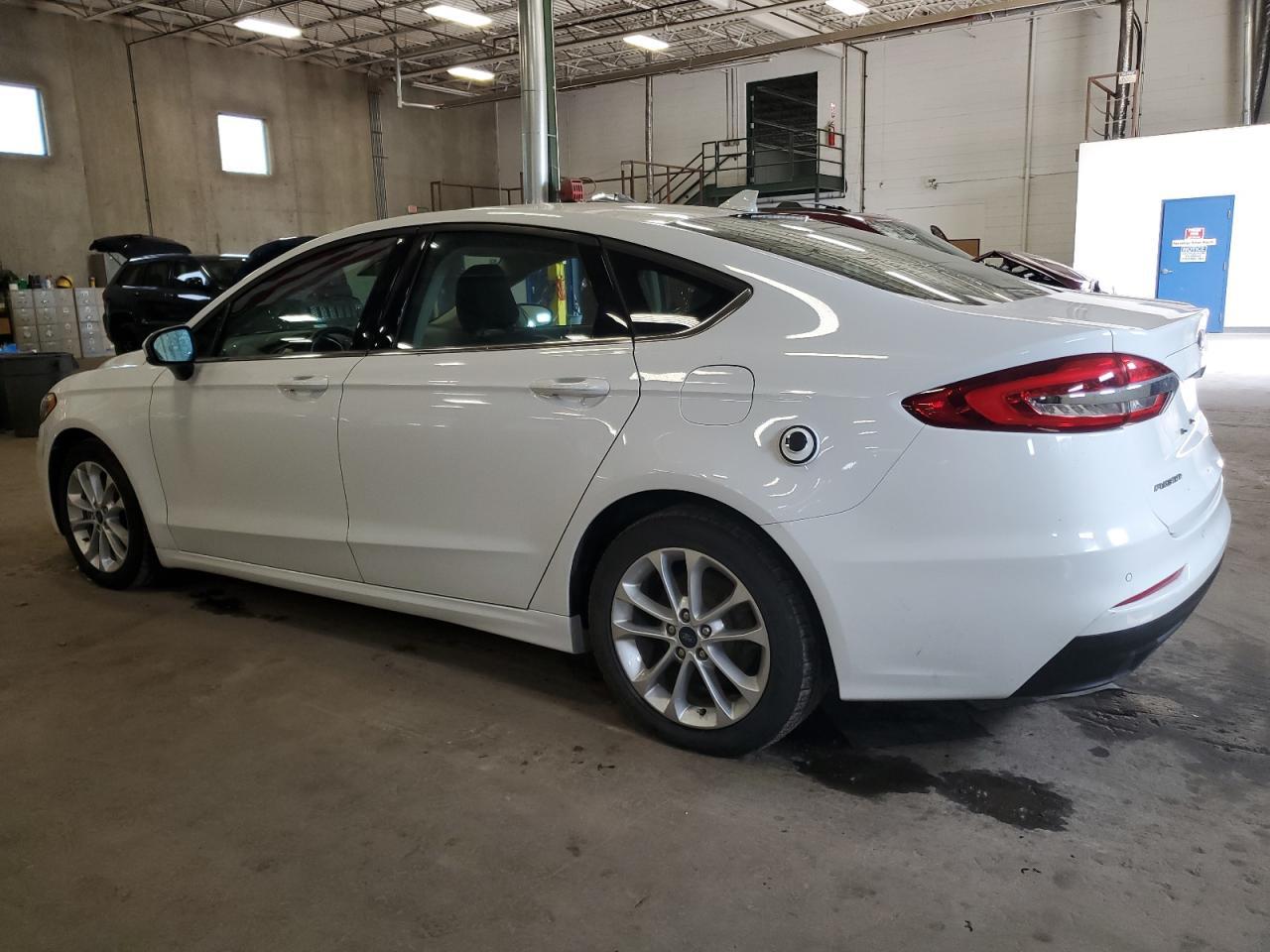 2020 Ford Fusion Se - Фото 2