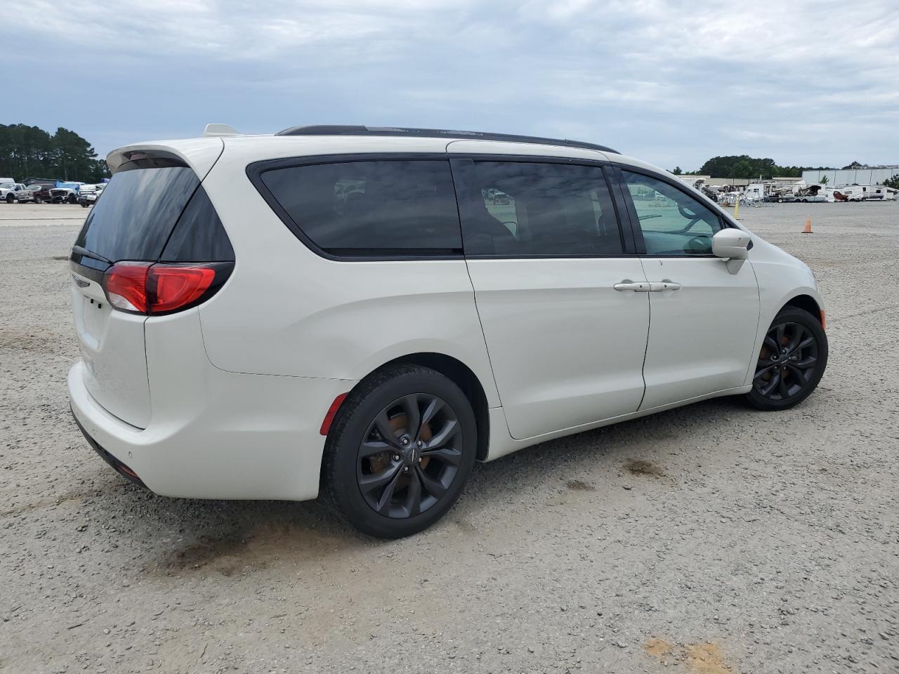 2020 Chrysler Pacifica Touring L - Image 3