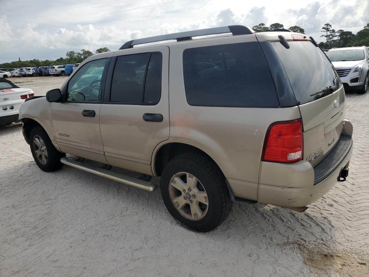 2005 Ford Explorer Xlt - Image 2