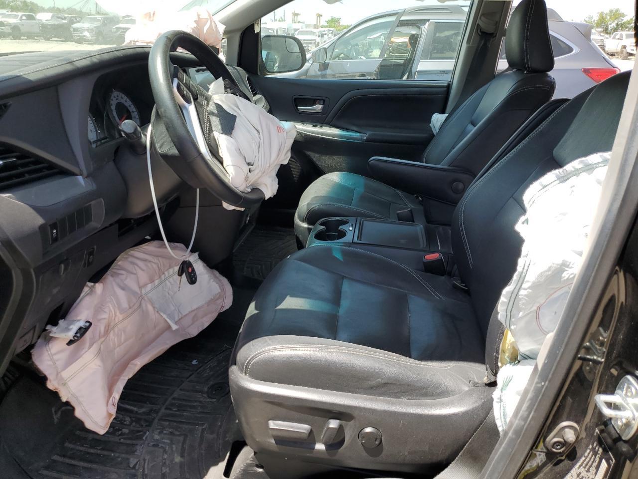 2015 Toyota Sienna Sport - Фото 7