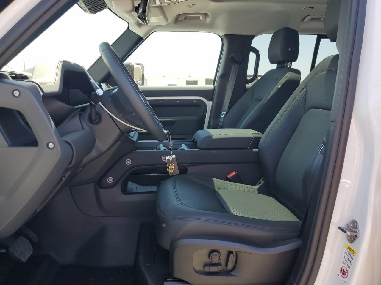 2025 Land Rover Defender 110 S - Фото 7