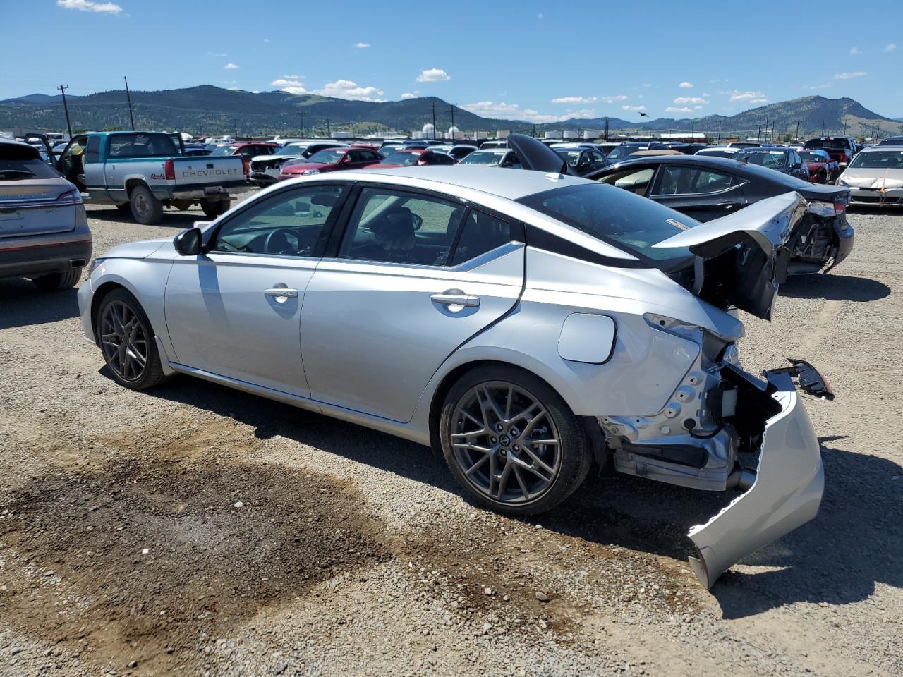 2023 Nissan Altima 2.0 Sr - Image 2