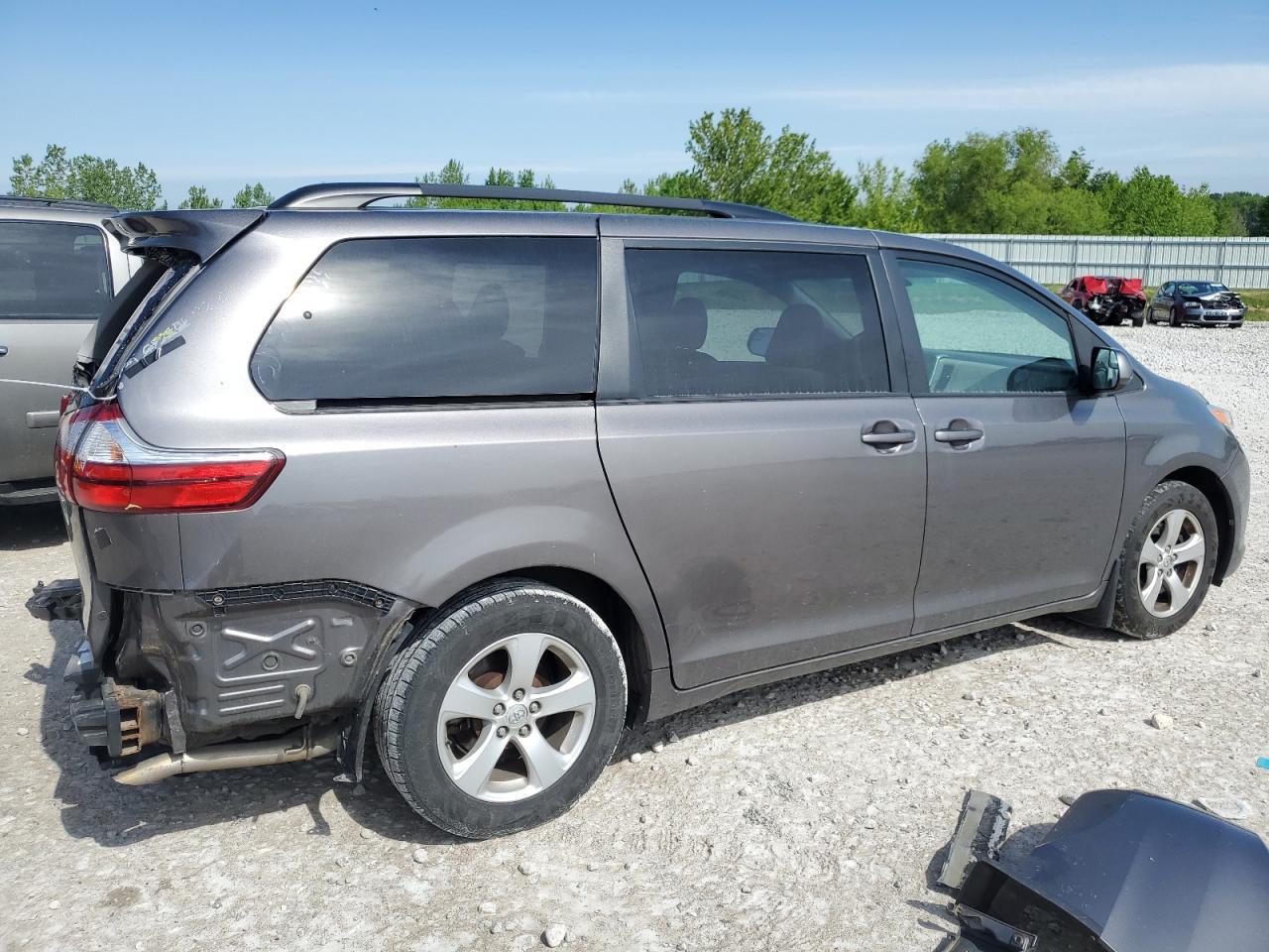 2017 Toyota Sienna Le - Фото 3