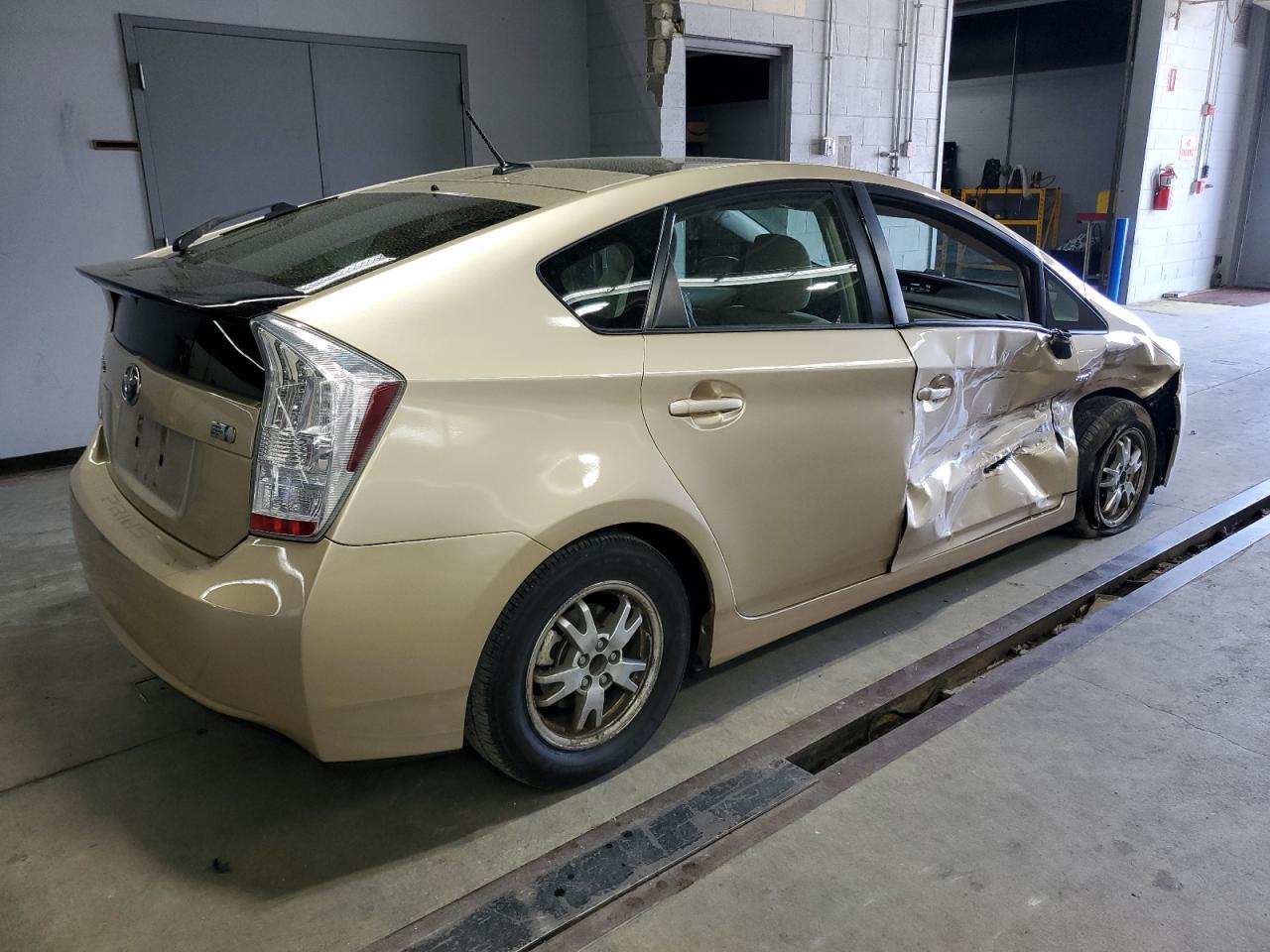 2010 Toyota Prius - Фото 3