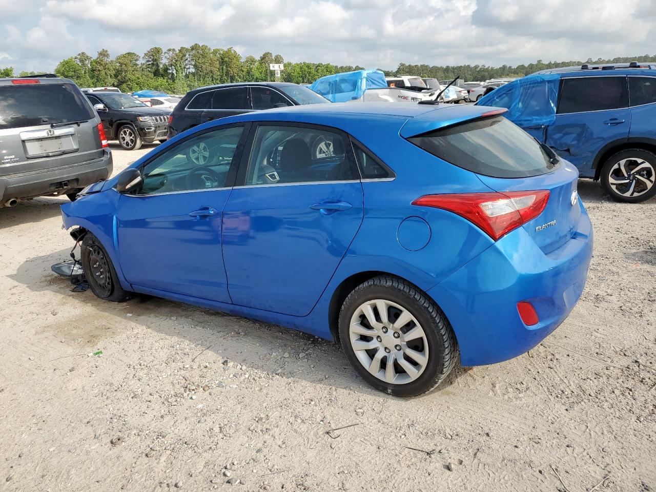 2017 Hyundai Elantra Gt - Image 2