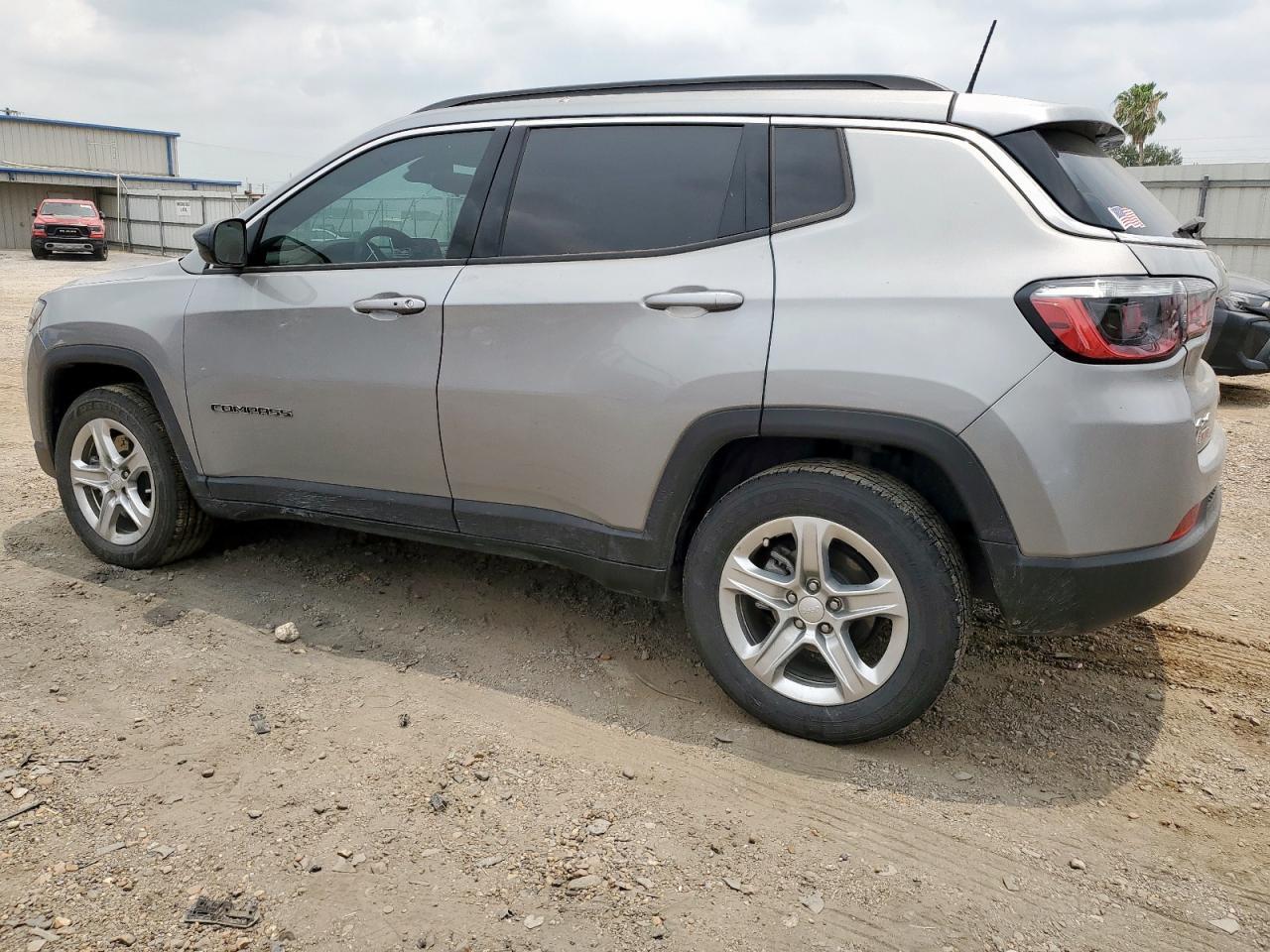 2024 Jeep Compass Latitude - Image 2