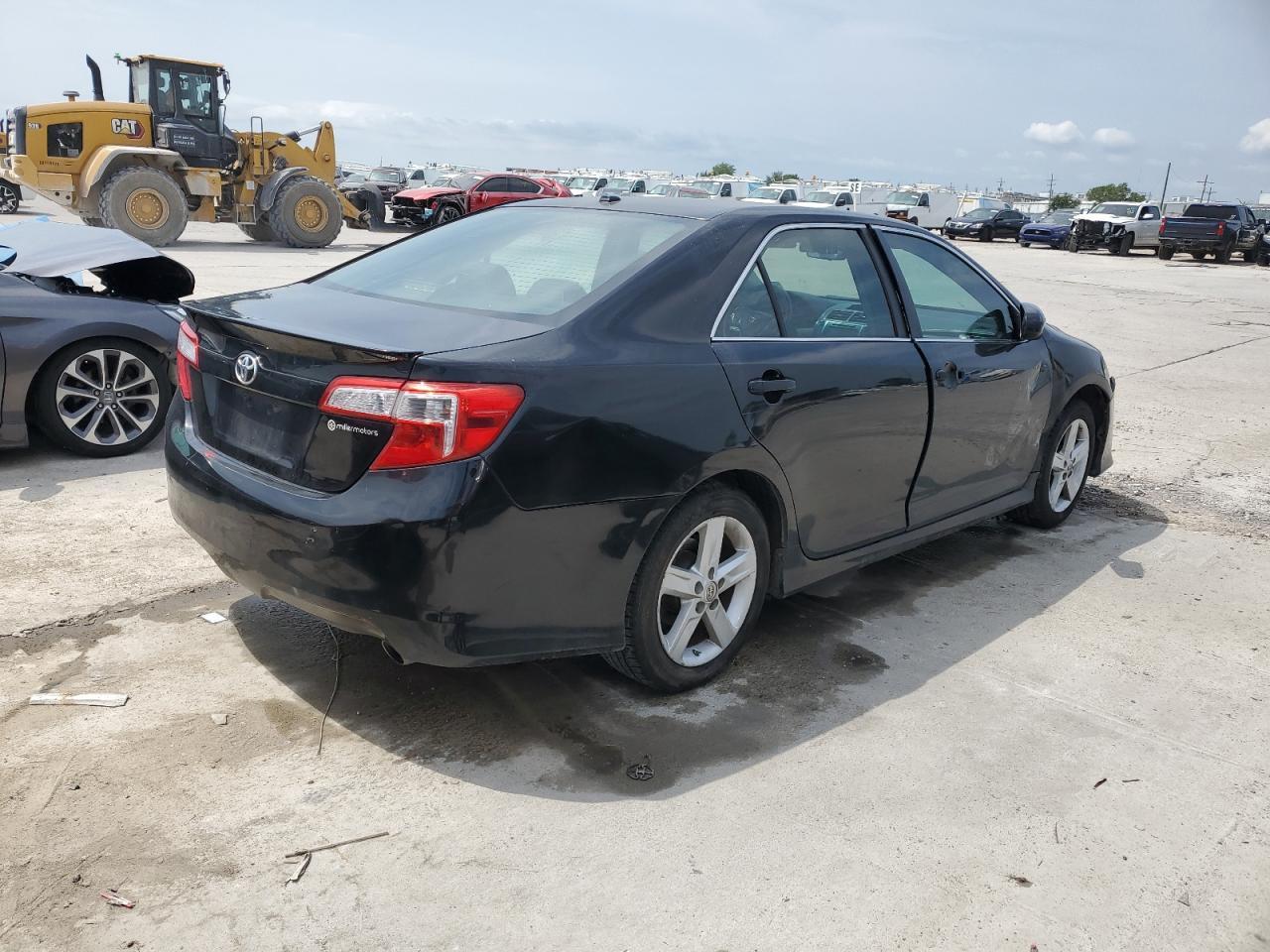 2012 Toyota Camry Base - Фото 3