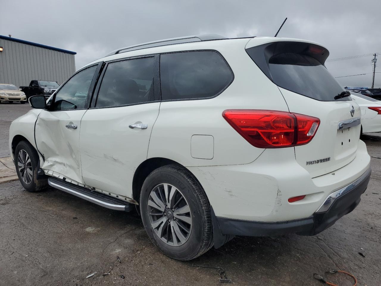 2017 Nissan Pathfinder S - Фото 2