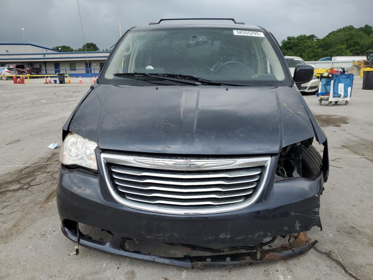 2013 Chrysler Town & Country Touring - Image 5