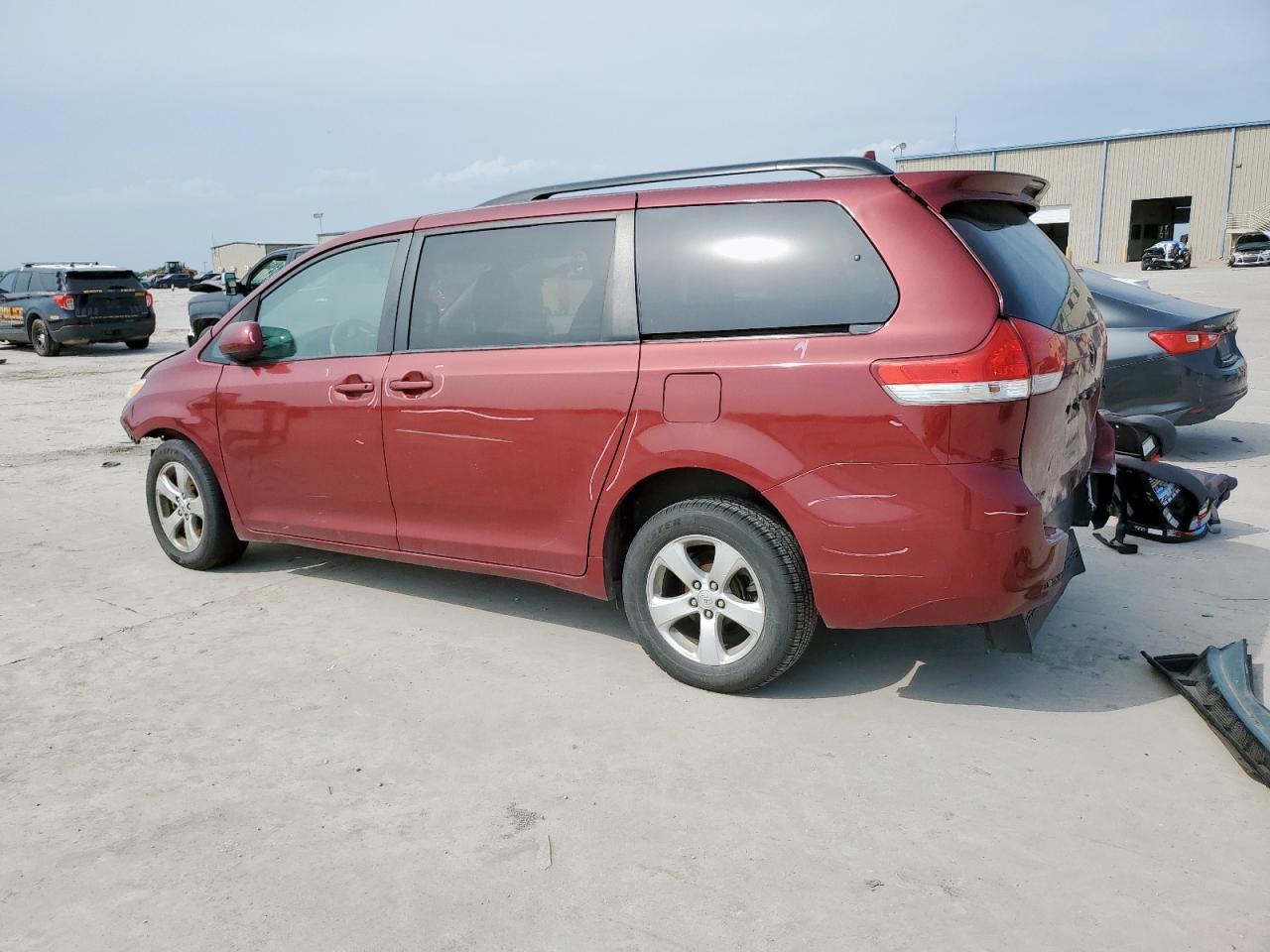 2014 Toyota Sienna Le - Фото 2
