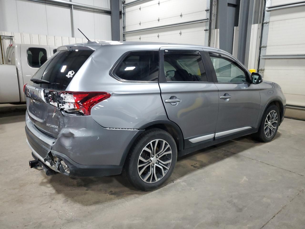 2016 Mitsubishi Outlander Se - Image 3