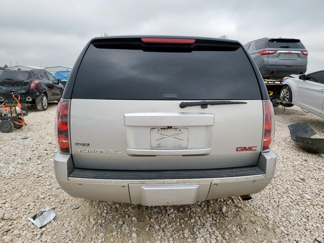 2010 GMC Yukon Xl Denali - Image 6