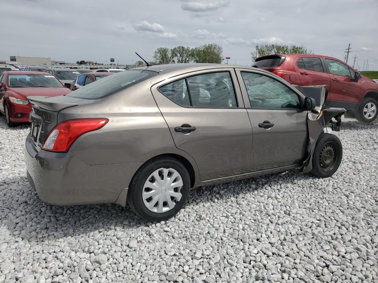 2015 Nissan Versa S - Фото 3