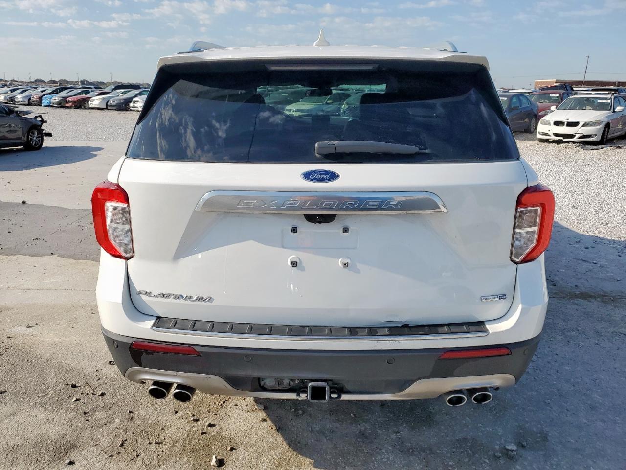2020 Ford Explorer Platinum - Image 6