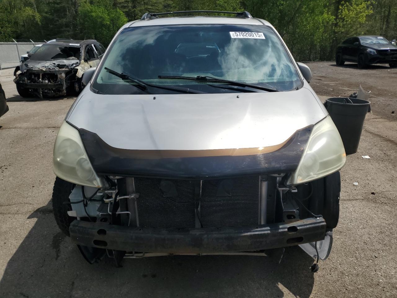 2004 Toyota Sienna Xle - Фото 5