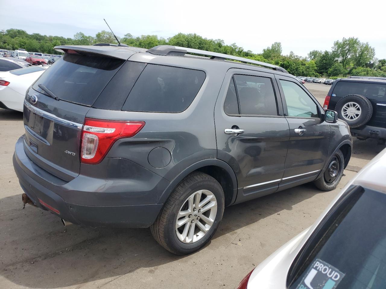 2015 Ford Explorer Xlt Xlt - Image 3