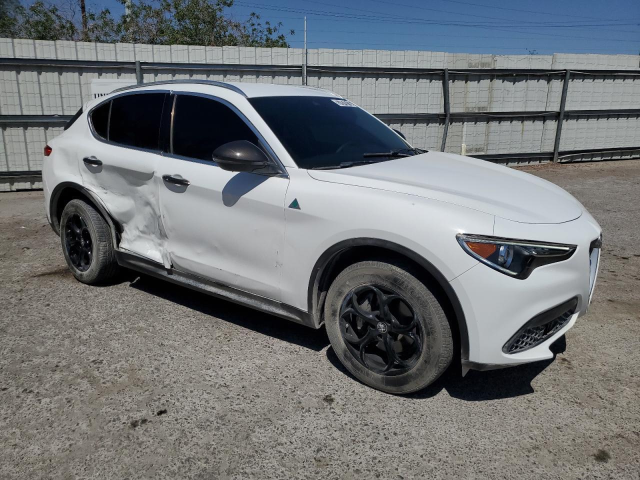 2020 Alfa Romeo Stelvio - Image 4