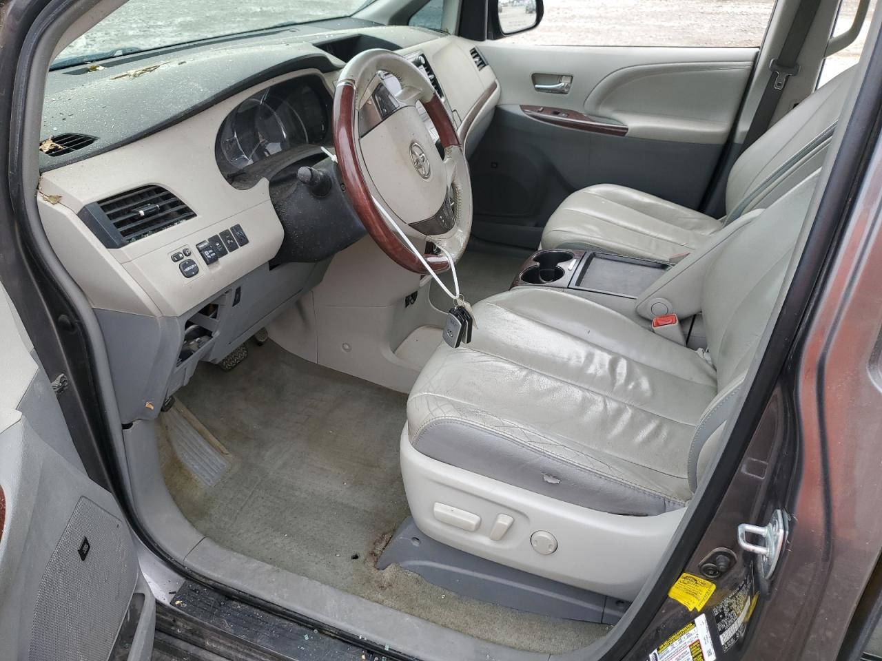 2011 Toyota Sienna Xle - Фото 7