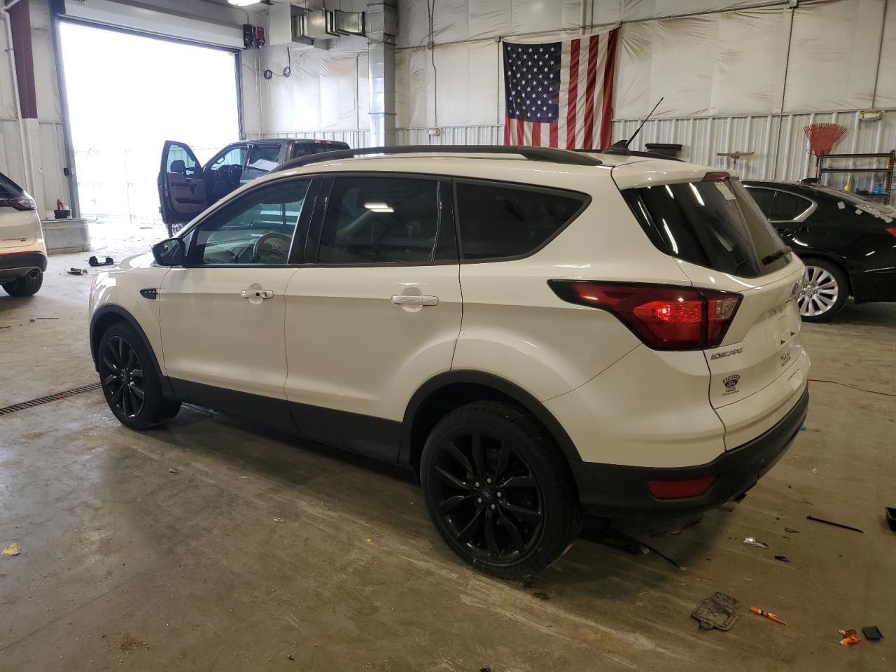 2019 Ford Escape Se - Фото 2