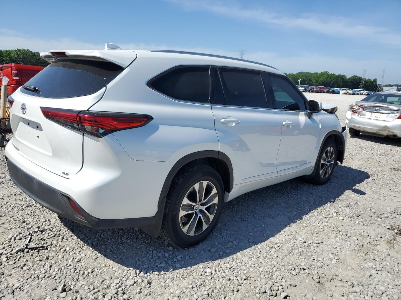 2022 Toyota Highlander Xle - Image 3