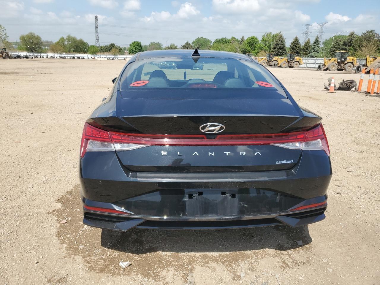 2022 Hyundai Elantra Limited - Image 6
