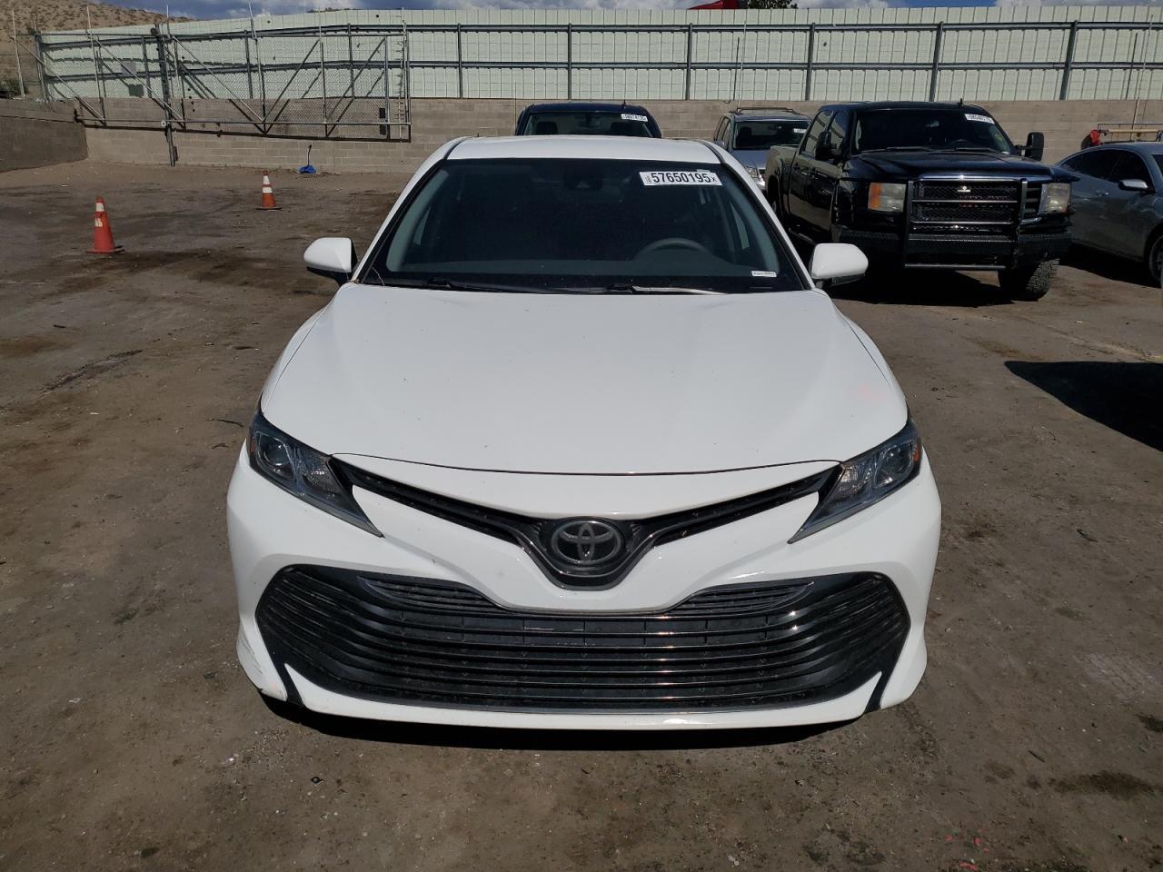 2020 Toyota Camry Le - Фото 5