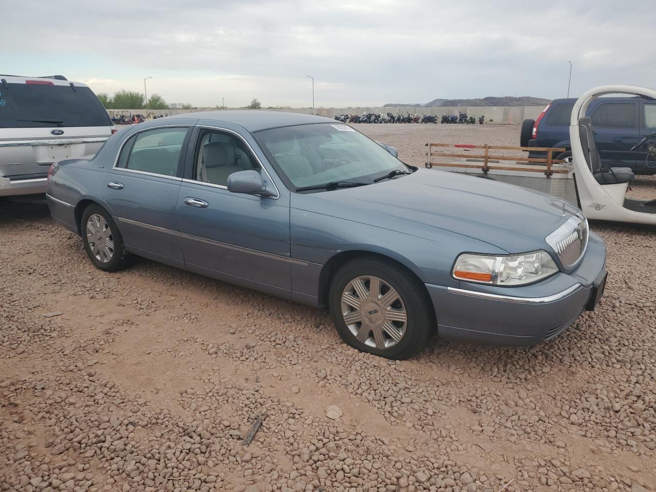 2004 Lincoln Town Car Ultimate - Фото 4