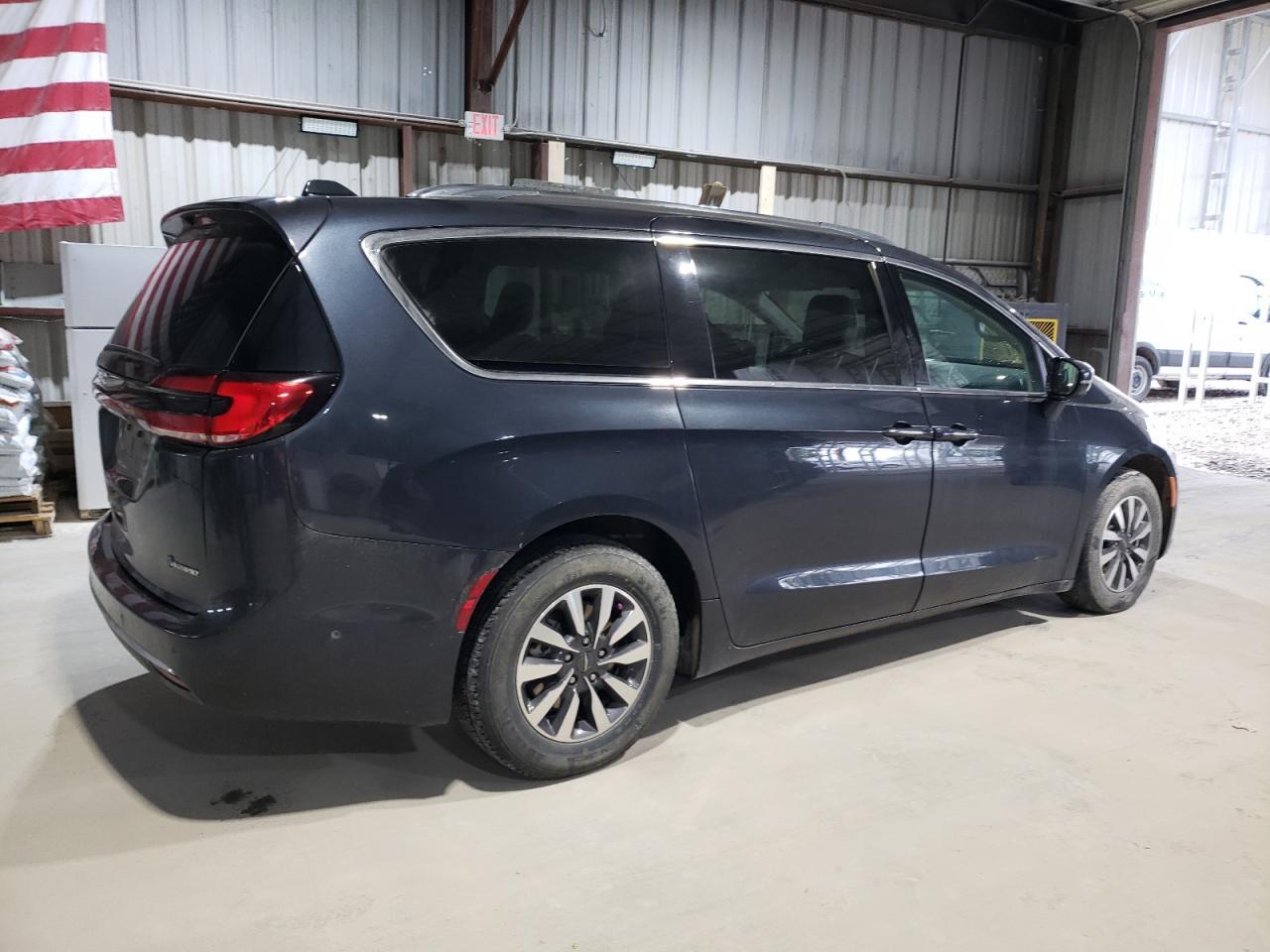2021 Chrysler Pacifica Hybrid Touring L - Фото 3