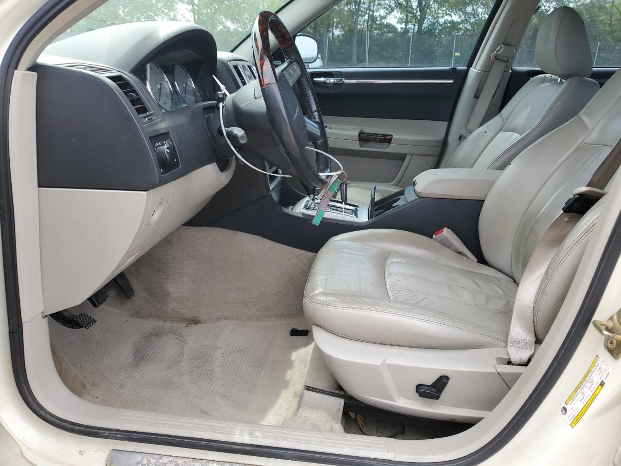 2005 Chrysler 300C - Image 7