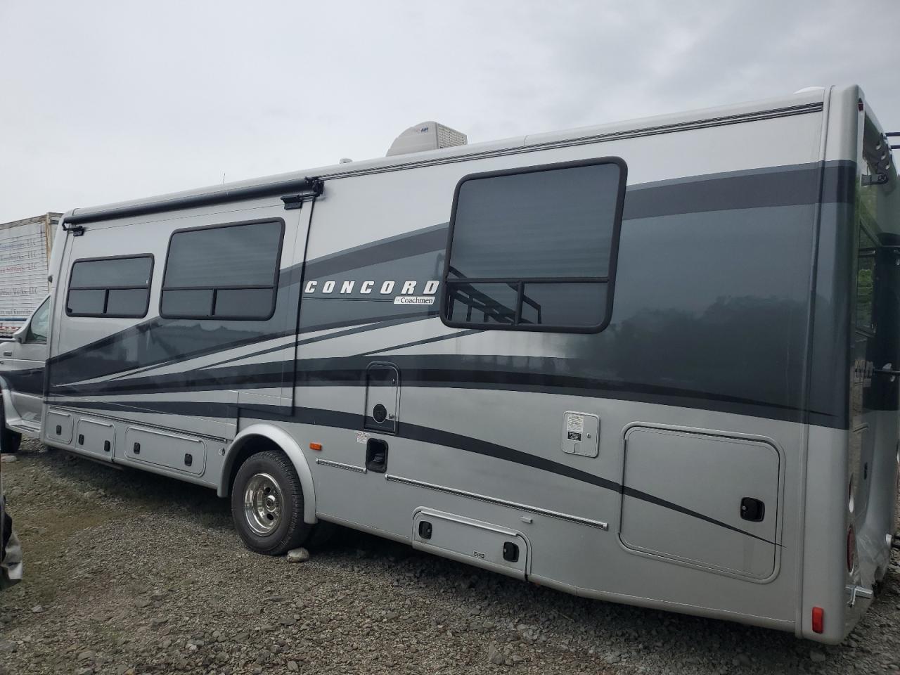 2012 Ford Econoline E450 Super Duty Cutaway Van - Фото 3