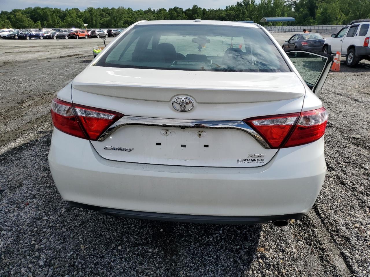 2015 Toyota Camry Le - Image 6