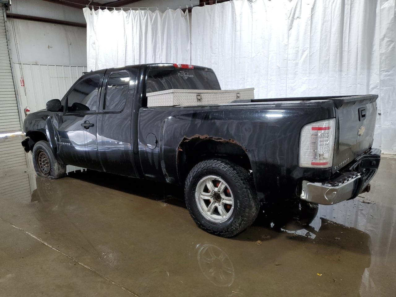 2011 Chevrolet Silverado C1500 - Фото 2