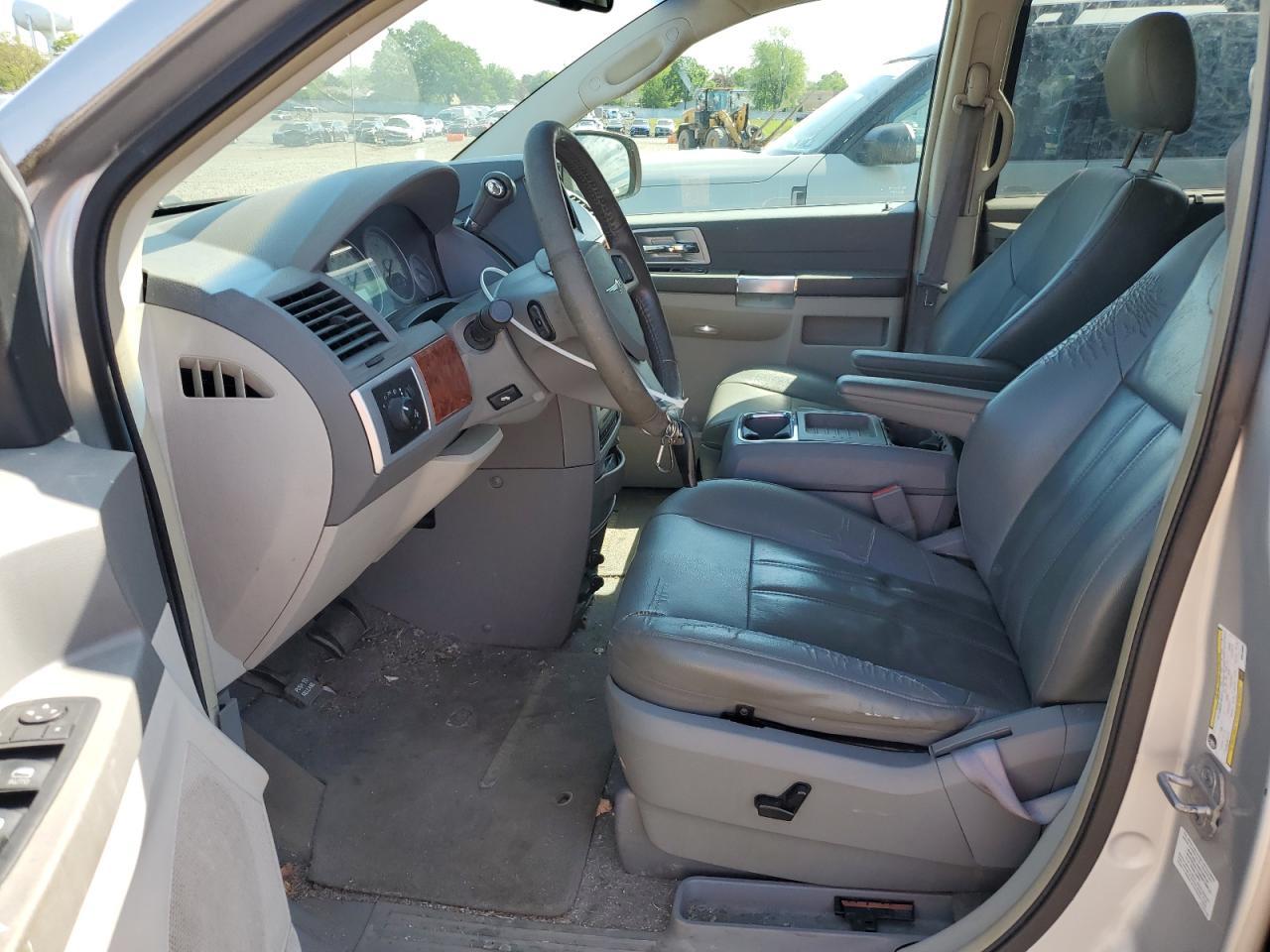 2008 Chrysler Town & Country Touring - Image 7