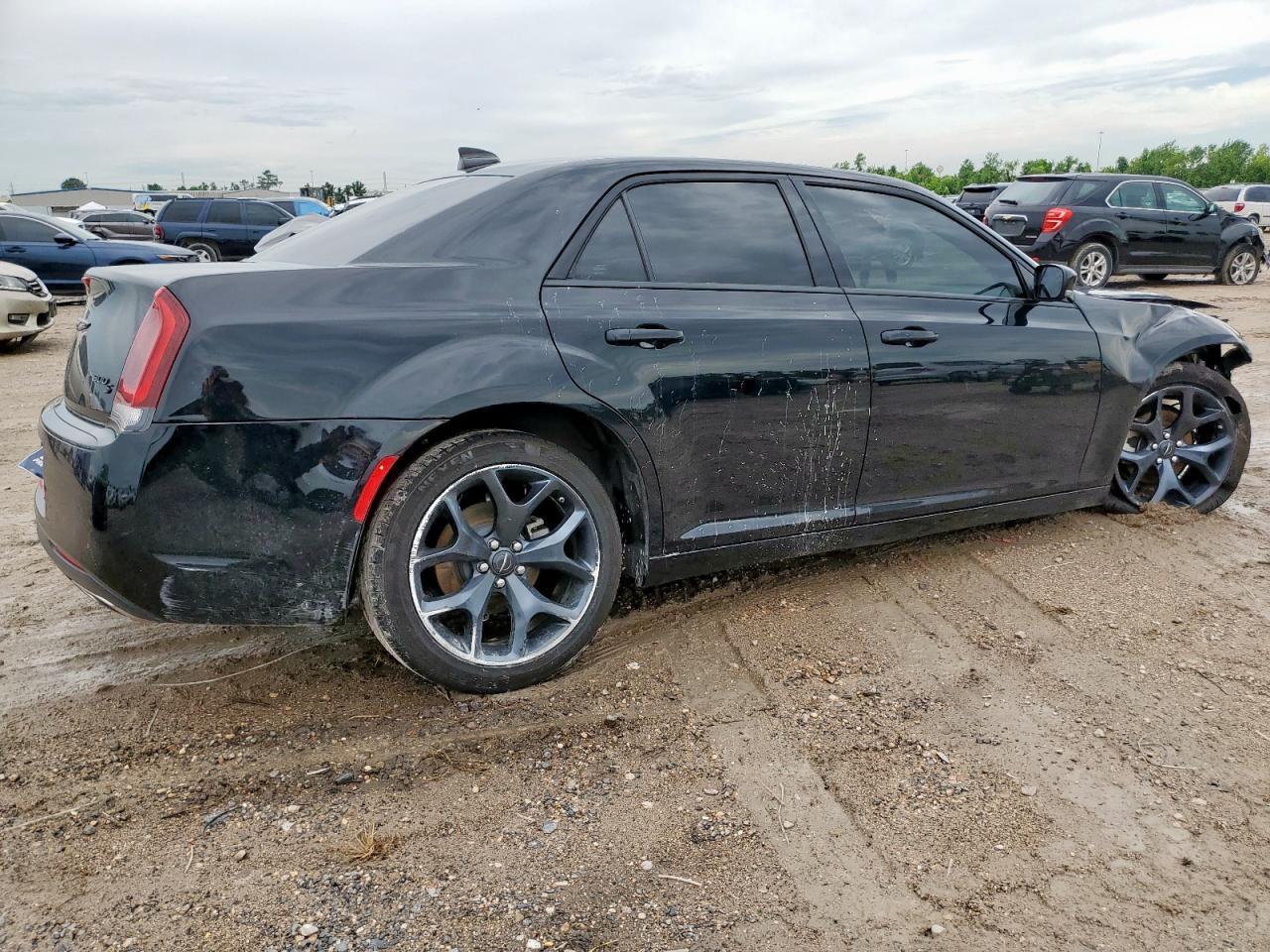 2022 Chrysler 300 S - Фото 3