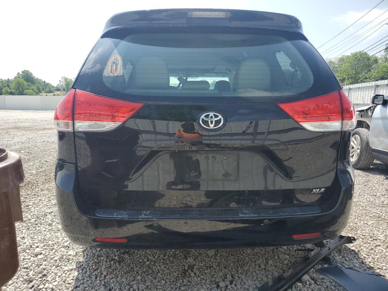 2013 Toyota Sienna Xle - Фото 6