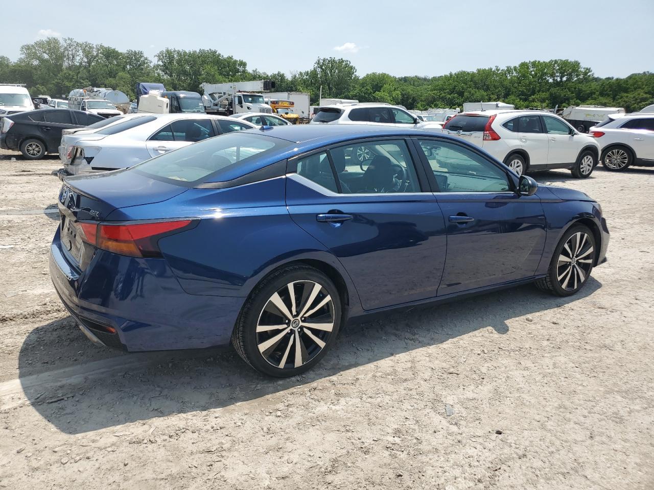 2021 Niss Altima 2.5 Sr - Фото 3