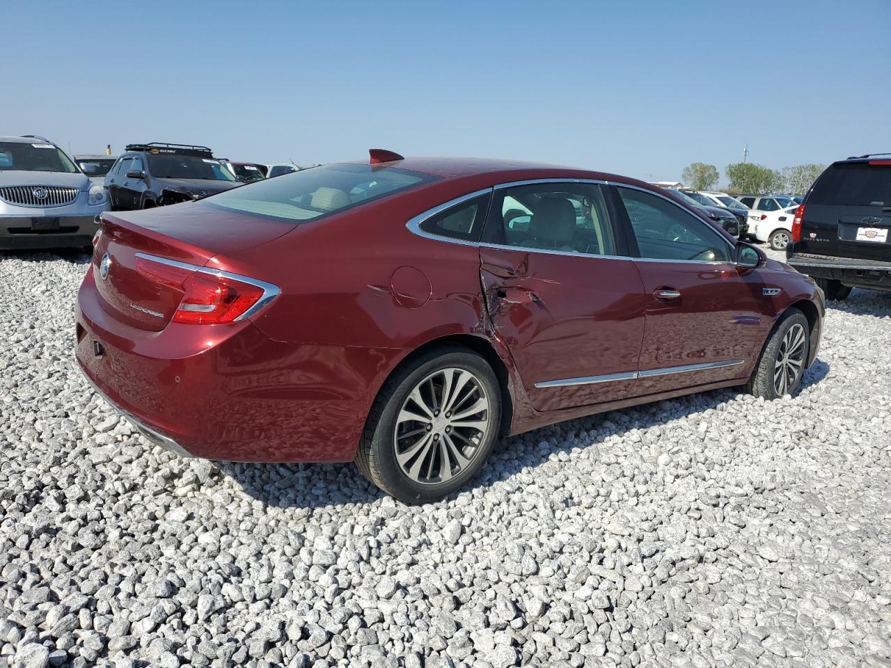 2017 Buick Lacrosse Essence - Image 3