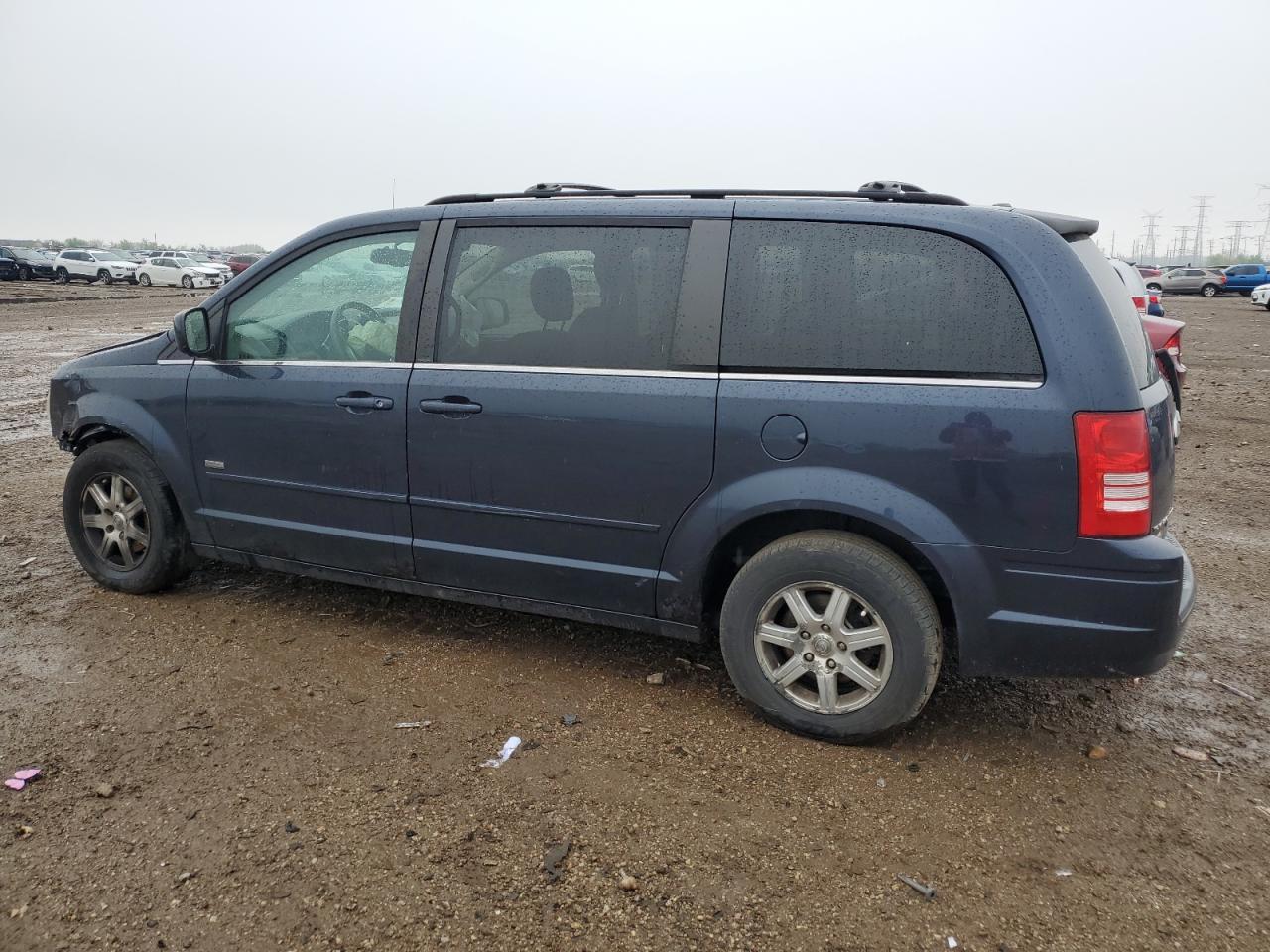 2008 Chrysler Town & Country Touring - Image 2