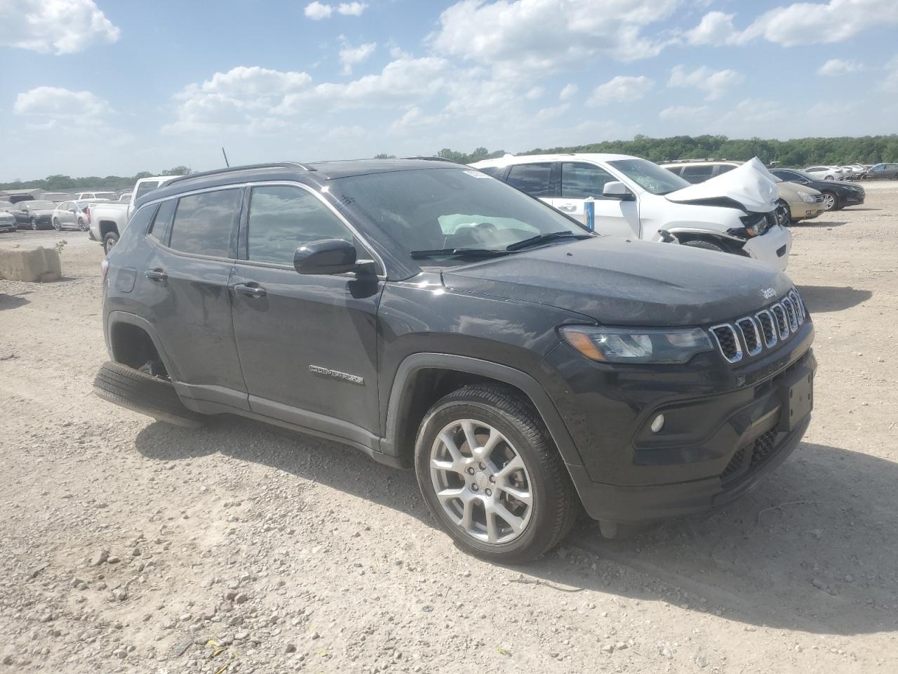 2024 Jeep Compass Latitude Lux - Image 4
